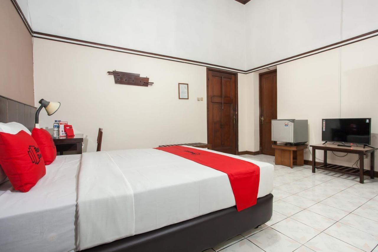 Reddoorz Near Balai Kota Malang Hotel Exterior photo