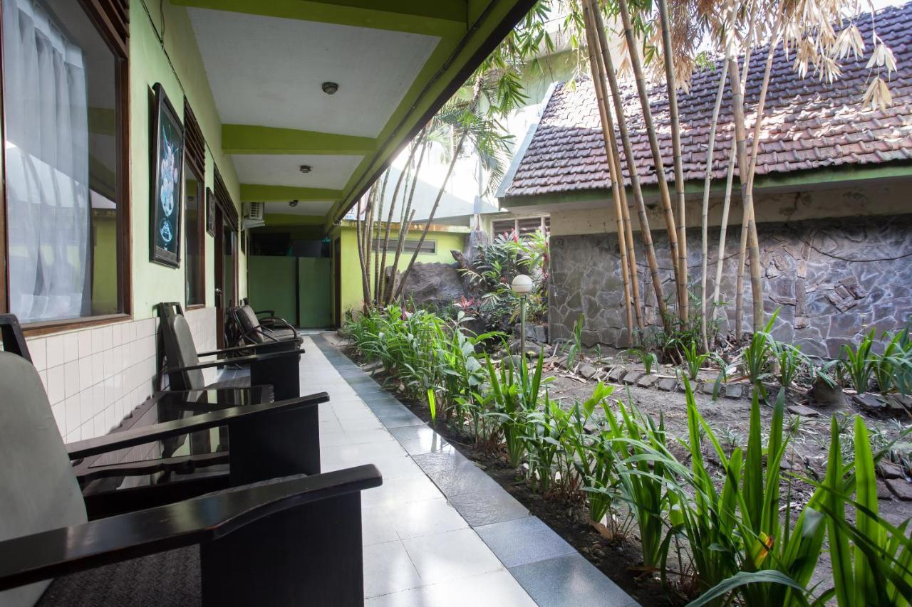 Reddoorz Near Balai Kota Malang Hotel Exterior photo