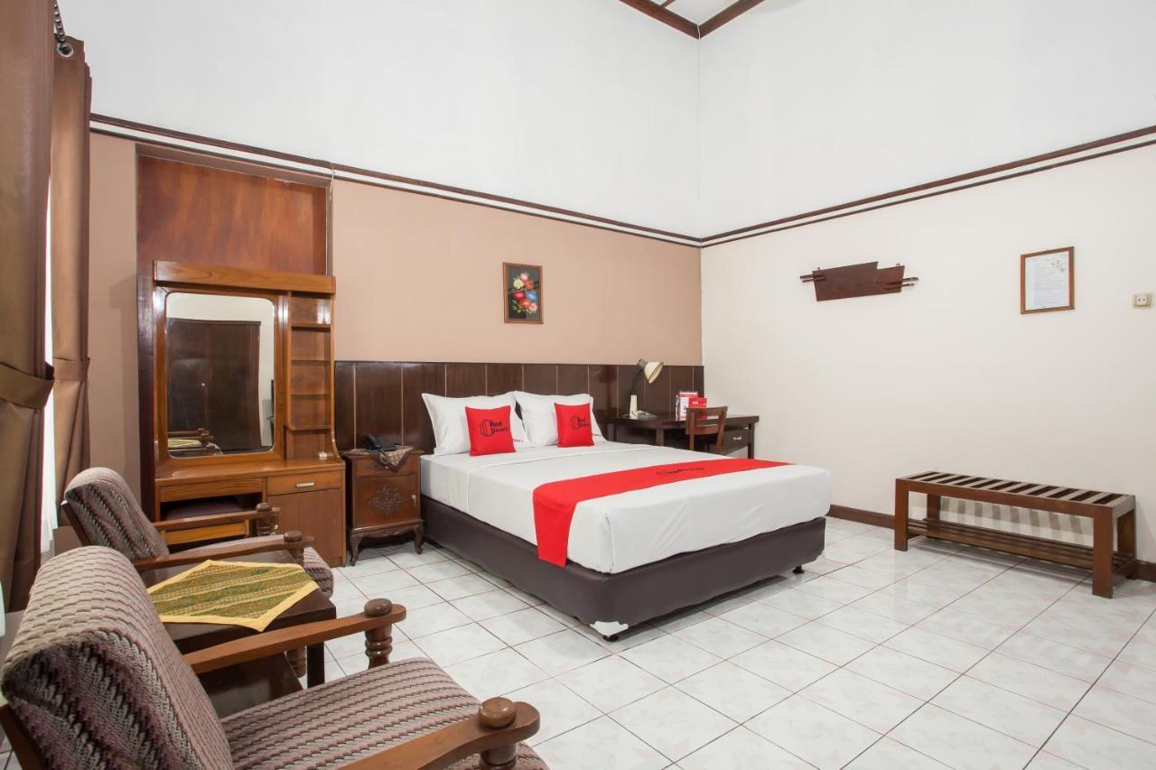 Reddoorz Near Balai Kota Malang Hotel Exterior photo